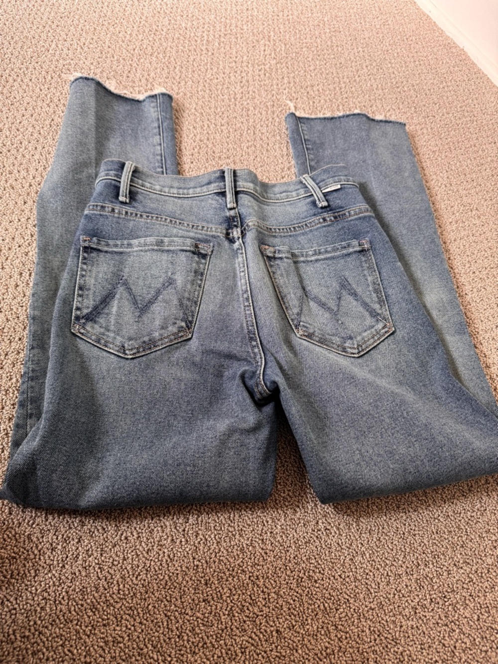 MOTHER Hustler Ankle Fray Jean in ‘Smoke ‘Em’. Fantastic condition Sz 27